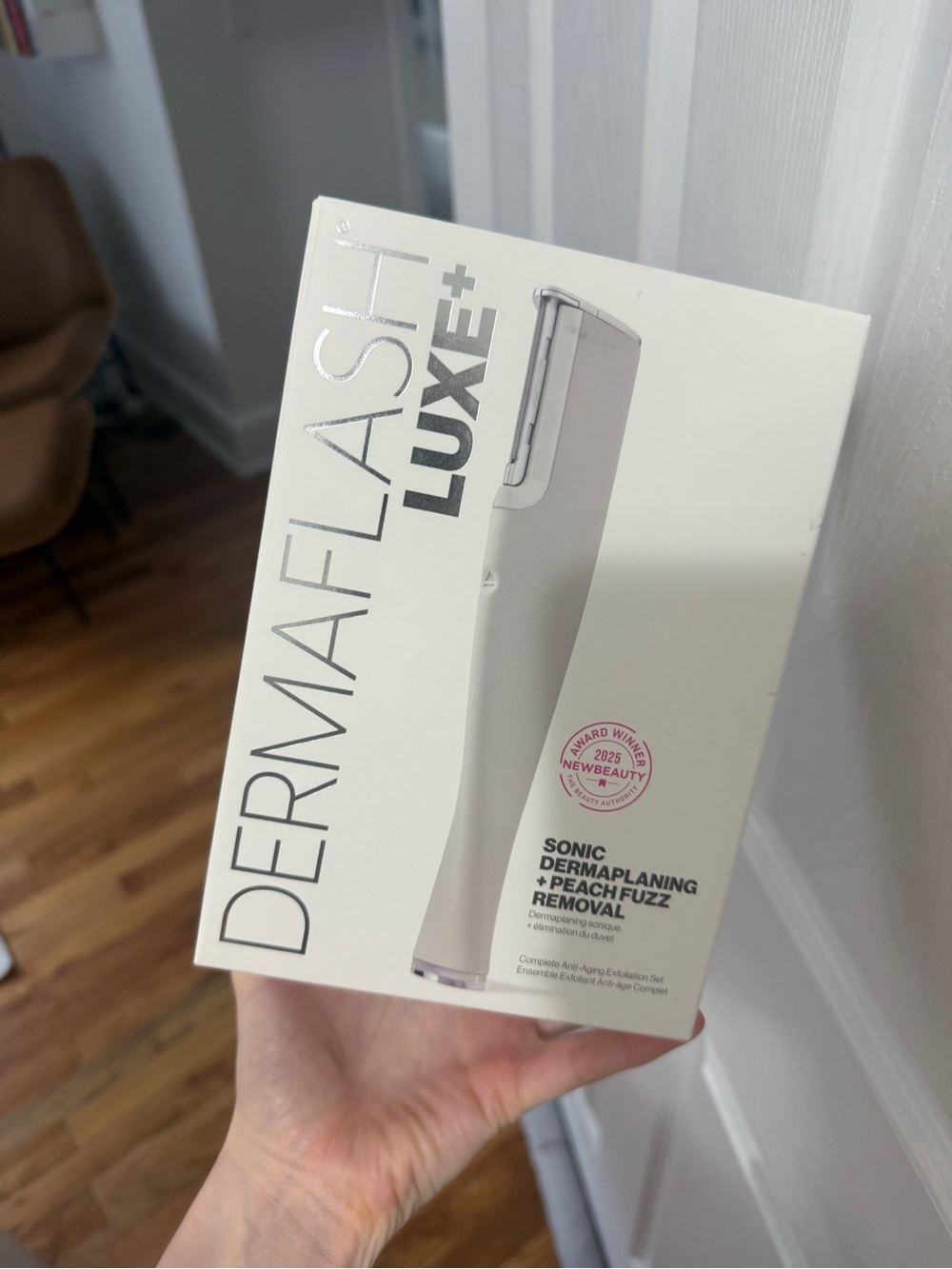 NWT DERMAFLASH LUXE+ Sonic Dermaplaning & Peach Fuzz Removal